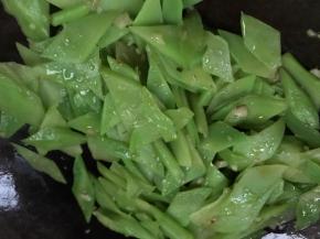 翻炒均匀至入味