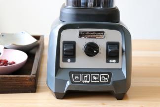 变速旋钮在搅打过程中逐渐转到10；