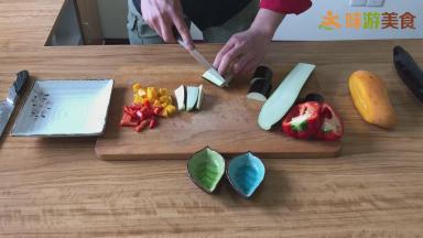 茄子切成均匀的条状，不能太细