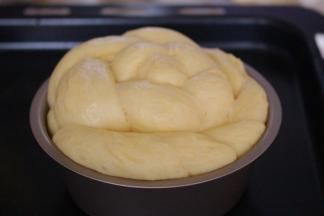 烤箱165度预热。二次发酵至模具的八分满即可