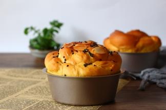 出炉即可脱模，晾至室温密封保存