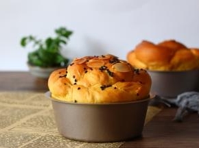 出炉即可脱模，晾至室温密封保存