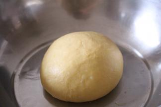 揉好的面团室温发酵