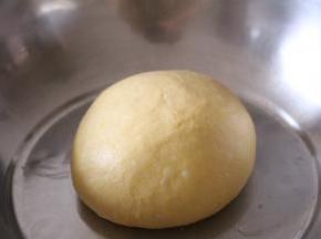 揉好的面团室温发酵