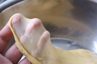 用手可以拉出大片薄膜即可