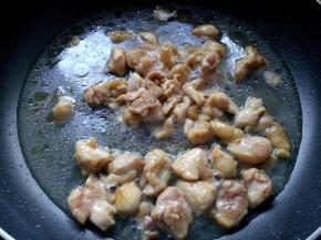 放入200克温水。