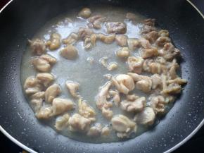 待汤汁烧至浓稠，大约10分钟。