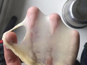 使用后糖后油法，将面团揉至扩展状态即可