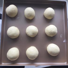 取出排气分割9份，大约80克一个