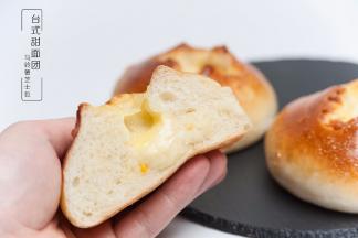 馅料尽量要位于面团体的中心位置