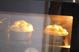 放入烤箱。165度35分钟，上色加盖锡纸