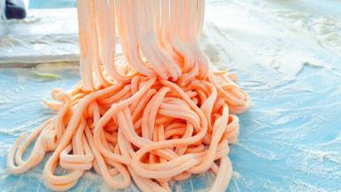 然后压出面条。