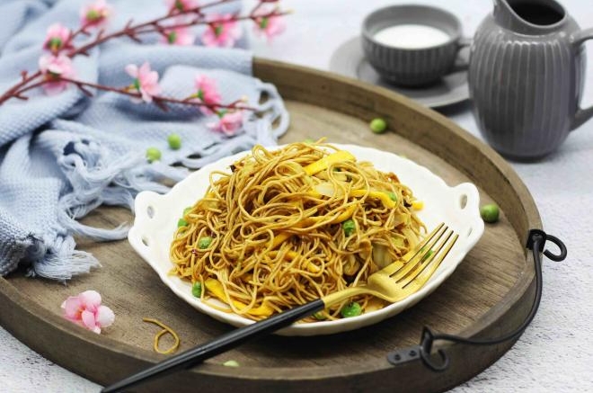 圆白菜鸡蛋炒面