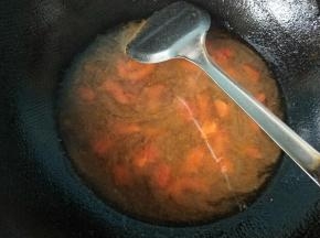 放一碗清水烧开。