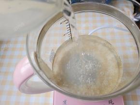 加入700ml左右的清水