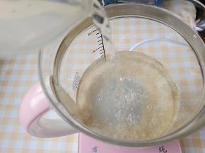 加入700ml左右的清水