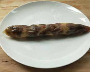 妈妈牌腊肠一根。