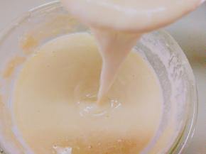 调成稍厚的糊状，如图