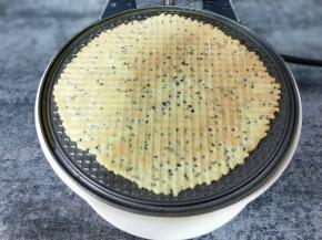 待水蒸汽没有的时候立即打开盖子，取出。