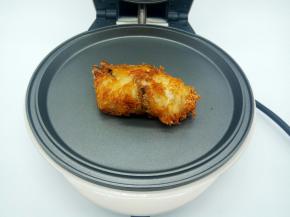 待鳕鱼煎到两面微黄就可以，