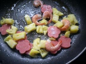 放少许的盐，翻炒均匀。