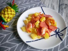 一道美味酸甜的菠萝虾制作完成。
