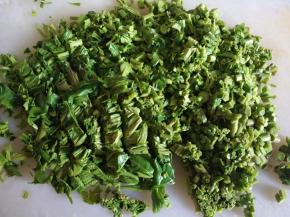 滤干水份，切细。