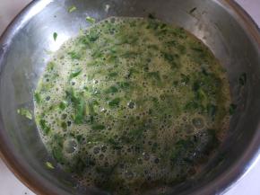 搅匀放料酒和盐。