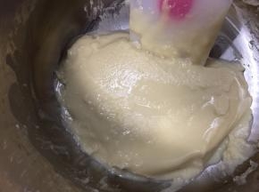搅拌均匀充分，油粉融合，然后放凉