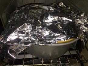 中途颜色满意必须盖上锡纸以免表皮烤糊，的时候用牙签插到底部，若牙签是上没有面糊没有粘面糊就熟了。