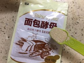 取两勺耐高温面包发酵粉
