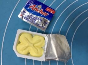 取黄油自然软化