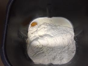 放入量杯里的面粉