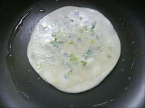 小火煎，多翻几次面。