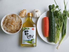 材料准备齐，洗干净。