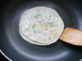 表面煎至焦黄即可。