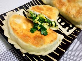 在平底锅中煎至两面金黄即可，开始享用吧～