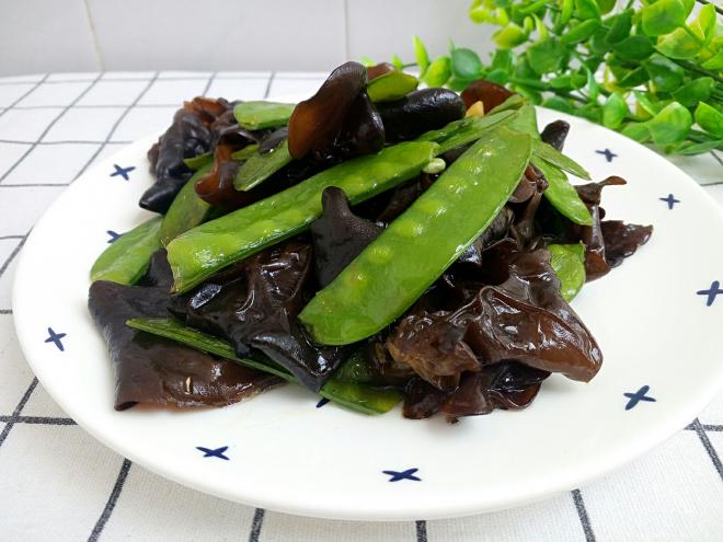 荷兰豆炒黑木耳