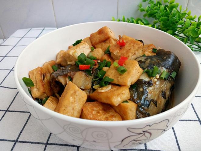 鲶鱼炖豆腐