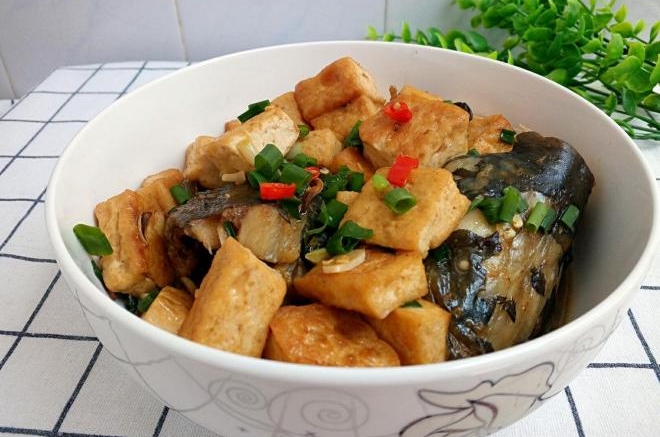 鲶鱼炖豆腐