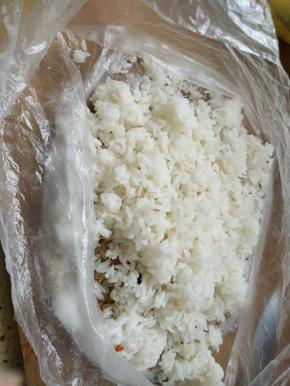 蒸熟的米饭一碗