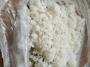 蒸熟的米饭一碗