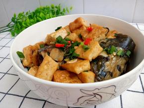 美味营养的鲶鱼烧豆腐。