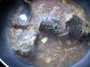 放适量开水，盖锅盖焖煮十分钟。