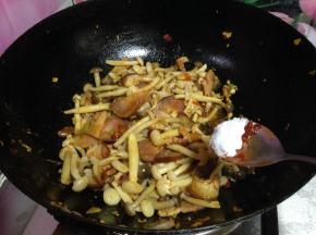 加入白糖调味