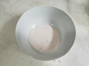 草莓酸奶提前称好，要比较浓稠的，类似于安慕希那种。