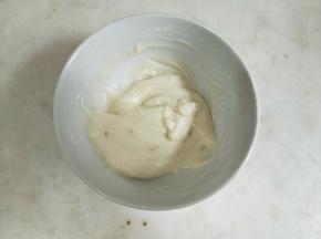 加入婴儿奶粉翻拌均匀。我用的是爱他美三段。