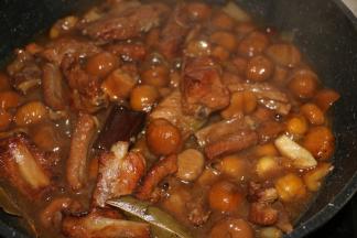 排骨软烂后，大火收汁即可。