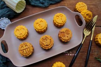 这样的表情包南瓜饼，是不是萌了你一脸？哈哈～