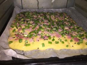 烤箱预热170度10分钟，放入面包胚中层烤160度25房子左右即可